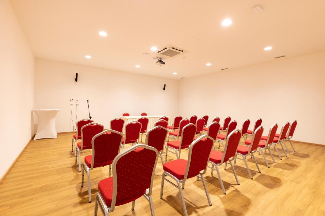 Hotel Manora 네레자인 외부 사진