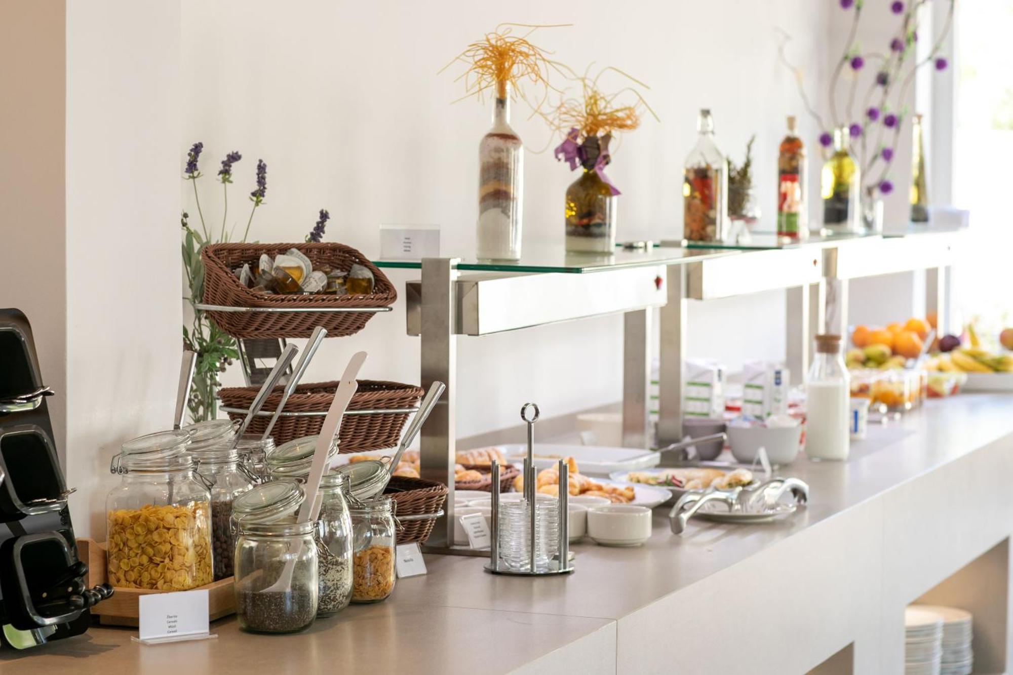 Hotel Manora 네레자인 외부 사진