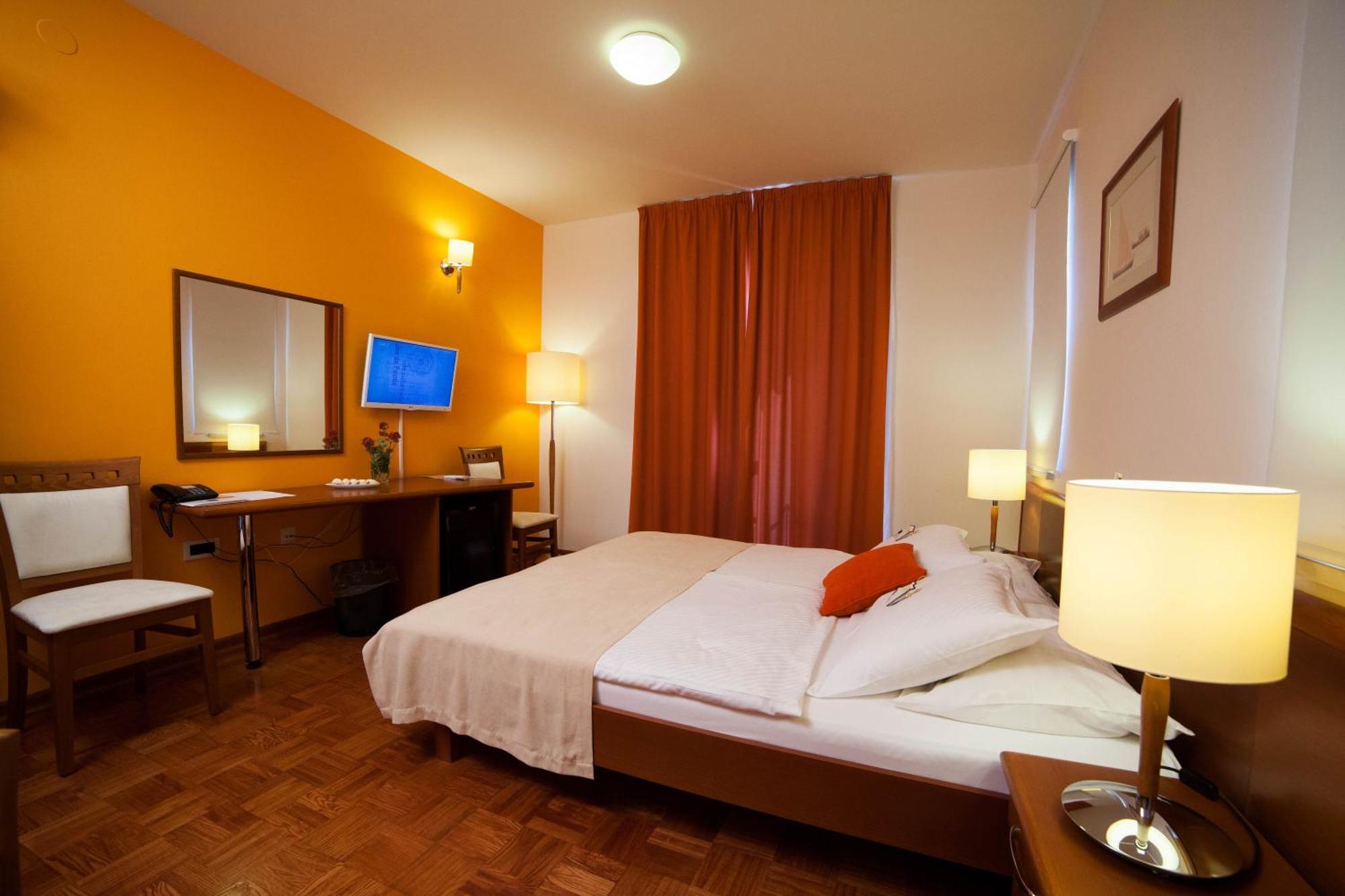 Hotel Manora 네레자인 외부 사진