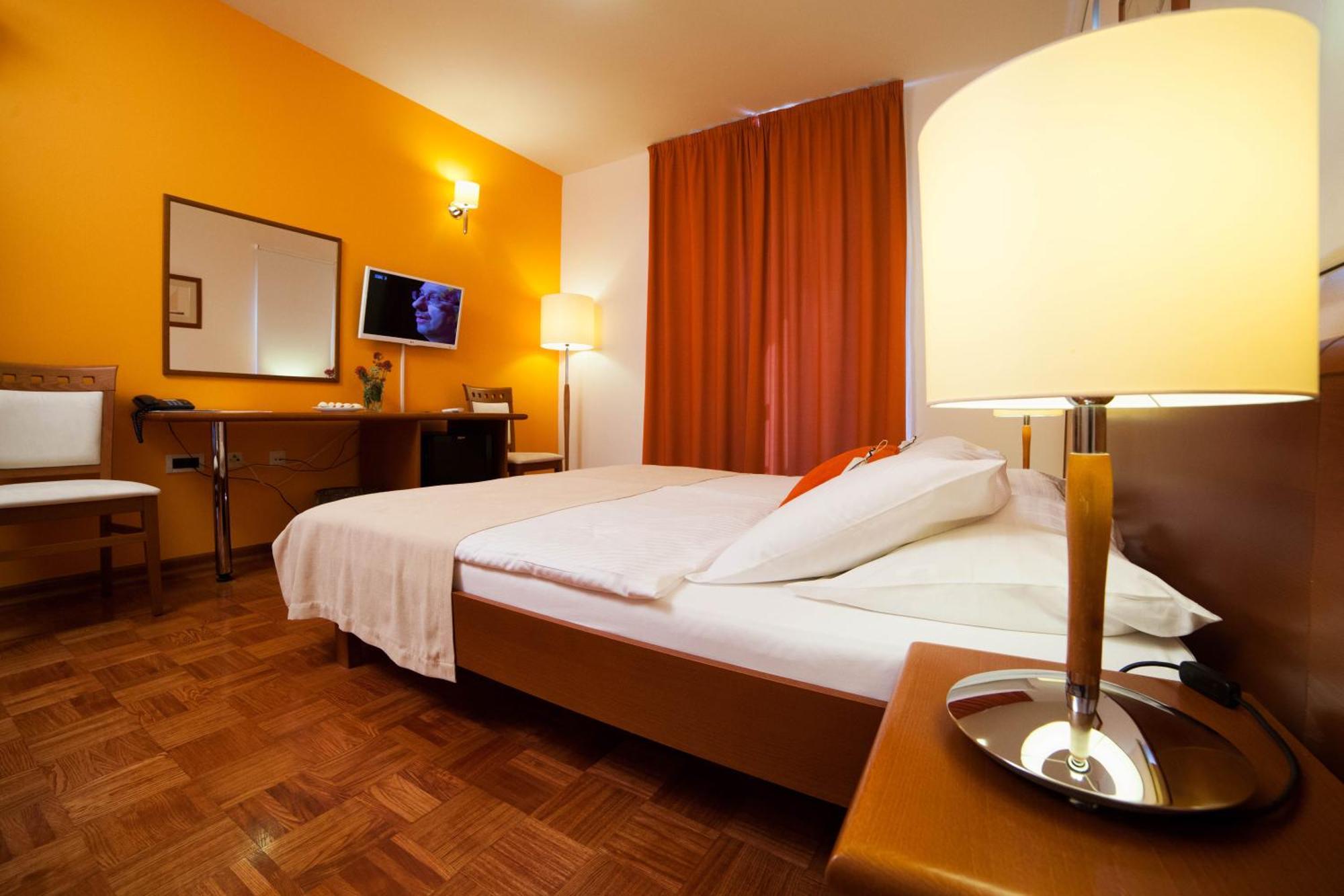 Hotel Manora 네레자인 객실 사진