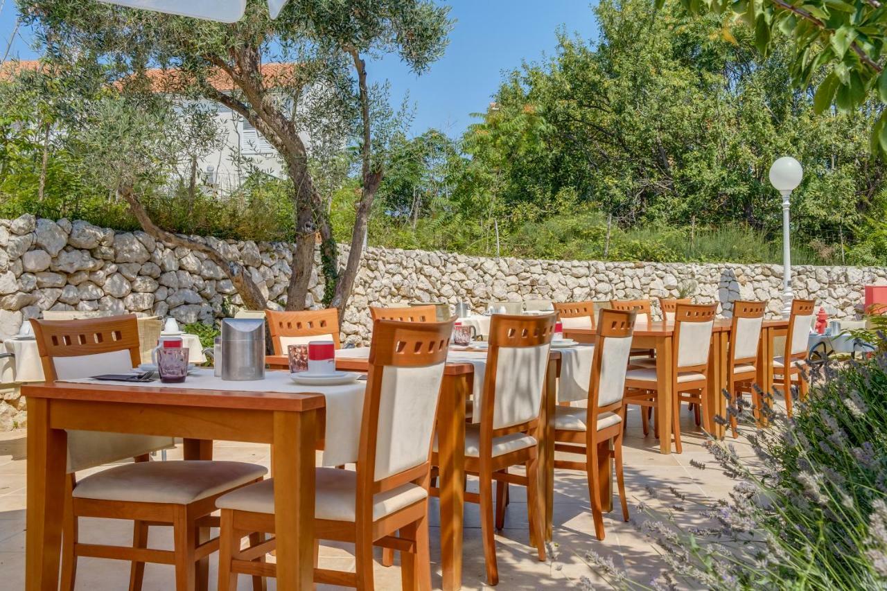 Hotel Manora 네레자인 외부 사진